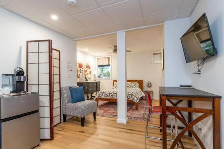 Cozy Private Apt Near Downtown Бърлингтън Екстериор снимка