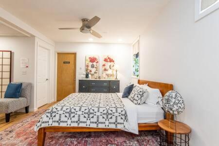Cozy Private Apt Near Downtown Бърлингтън Екстериор снимка