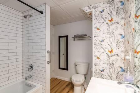 Cozy Private Apt Near Downtown Бърлингтън Екстериор снимка