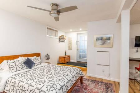 Cozy Private Apt Near Downtown Бърлингтън Екстериор снимка